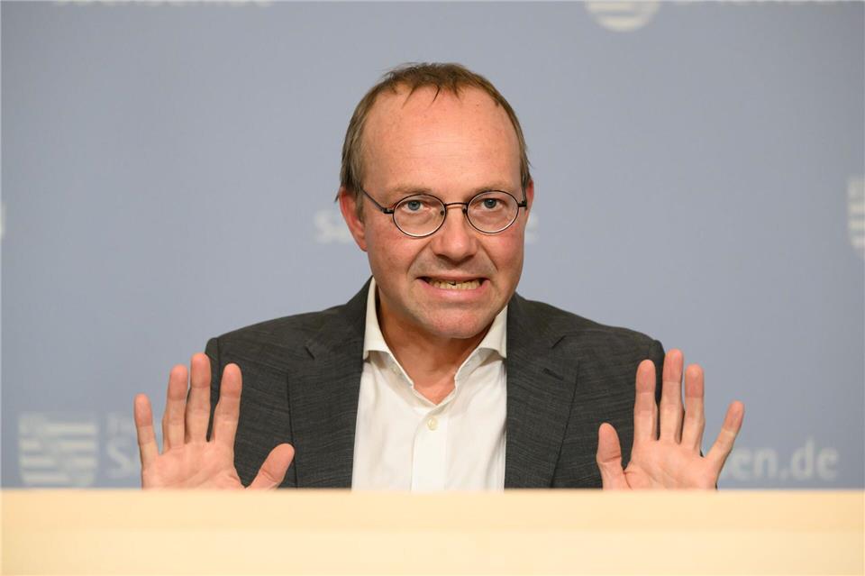 Grünen-Politiker Wolfram Günther sieht Sachsen in einer tiefen Krise. (Archivbild)Robert Michael/dpa