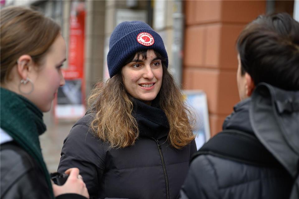 Grünen-Politikerin Marie Kollenrott mahnt, Abschiebungen dürften nicht ohne Transparenz und menschenrechtliche Standards erfolgen. (Archivbild)Swen Pförtner/dpa