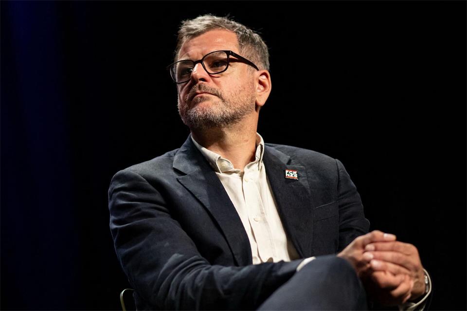 Grünen-Spitzenkandidat Werner Graf sieht bei der Vergesellschaftung von Wohnungsunternehmen viele offene Fragen. Fabian Sommer/dpa