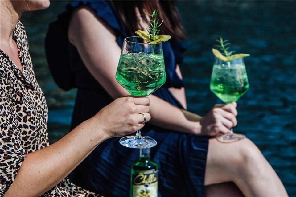 Grüner Frühsommer im Weinglas: Dieser Cocktail nennt sich Chilla Bitter Sprizz, bestehend aus Chilla Bitter, Prosecco und einem Spritzer Soda.Lantenhammer Destillerie/dpa-tmn