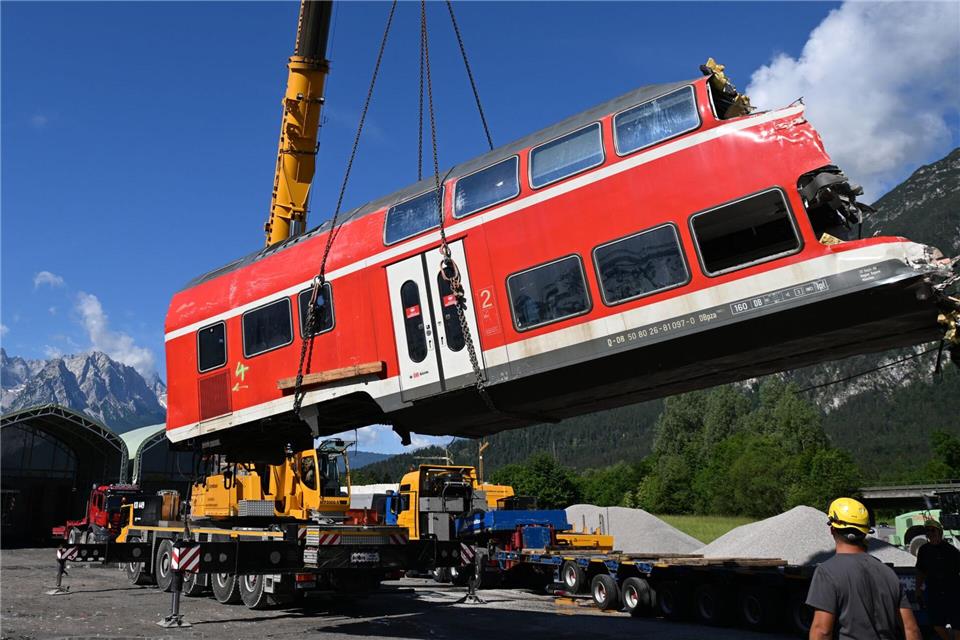 Prozess um tödliches Zugunglück von Garmisch gestartet  Grund für das Unglück waren wohl beschädigte Betonschwellen. (Archivbild)Angelika Warmuth/dpa