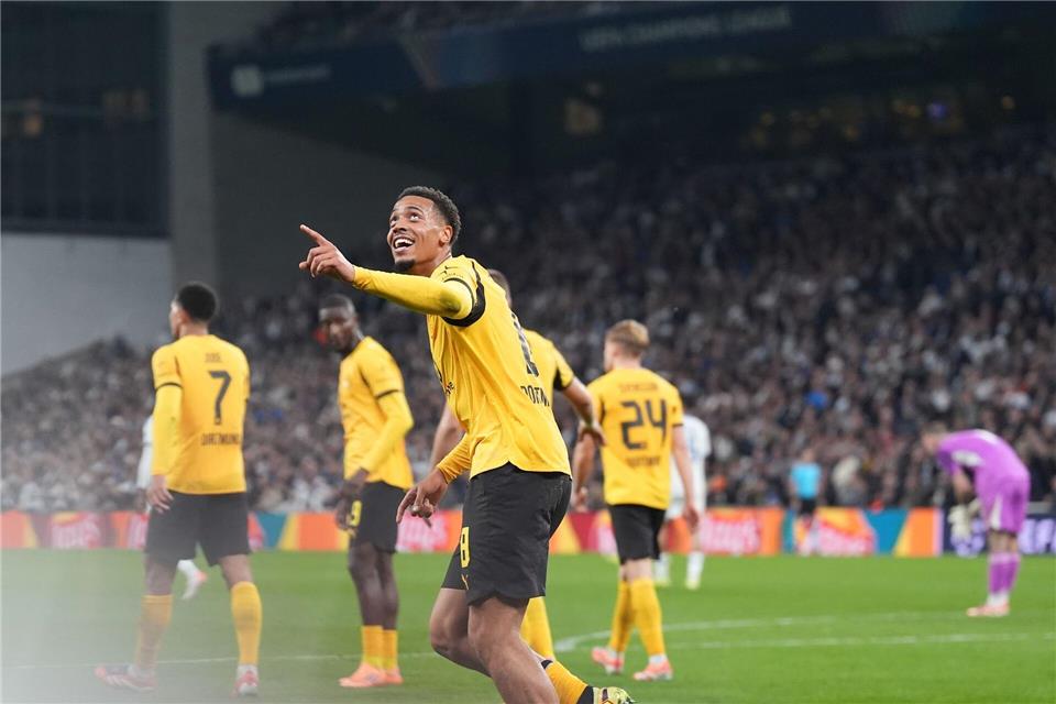 Nmecha in Dortmund: Wirbel auf und neben dem Platz Grund zum Jubeln: Felix Nmecha war der Matchwinner.Marcus Brandt/dpa