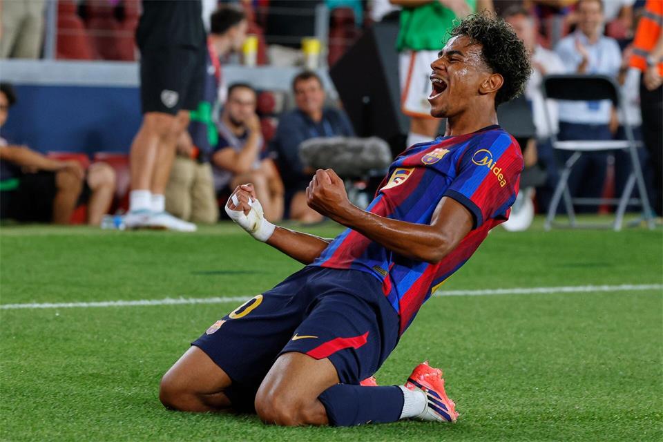 Grund zum Jubeln auch für den jungen Superstar. Joan Monfort/AP/dpa