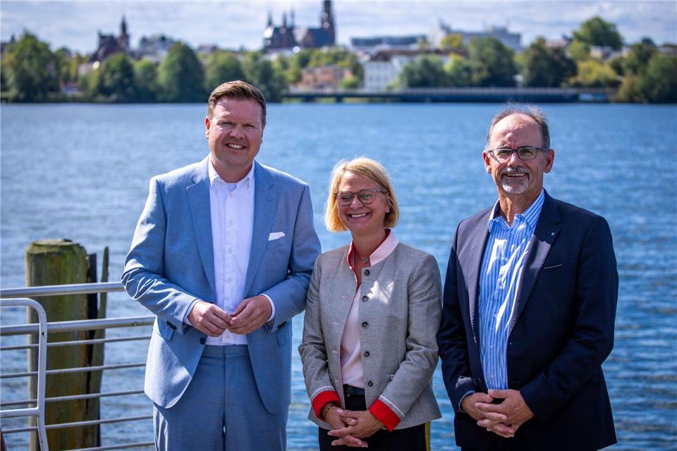 Tourismusbranche in MV zieht positives Zwischenfazit Grund zur Freude: Die Gästezahlen im Urlaubsland Mecklenburg-Vorpommern nehmen leicht zu. Wermutstropfen: Die Gäste lassen weniger Geld in Gaststätten. Jens Büttner/dpa
