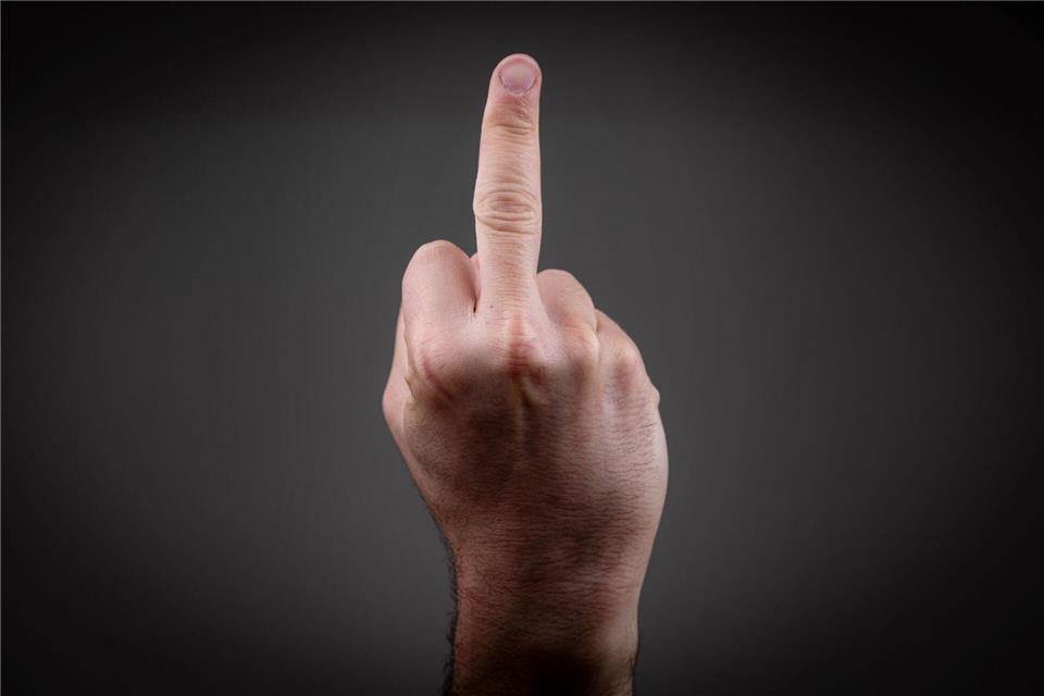 Grundsätzlich wenig elegant: Der Stinkefinger im Arbeitskontext.picture alliance/dpa