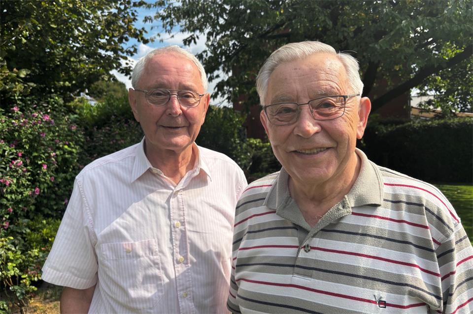 Günter (85, links) und Werner (89) Pietsch sind als Kinder mit ihrer Mutter aus Schlesien nach Marbeck gekommen.