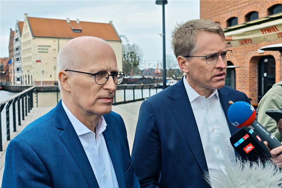 Günther und Tschentscher wollen die Kooperationen der Häfen im Ostseeraum in Sicherheitsfrage voranbringen.Martin Fischer/dpa-Zentralbild/dpa