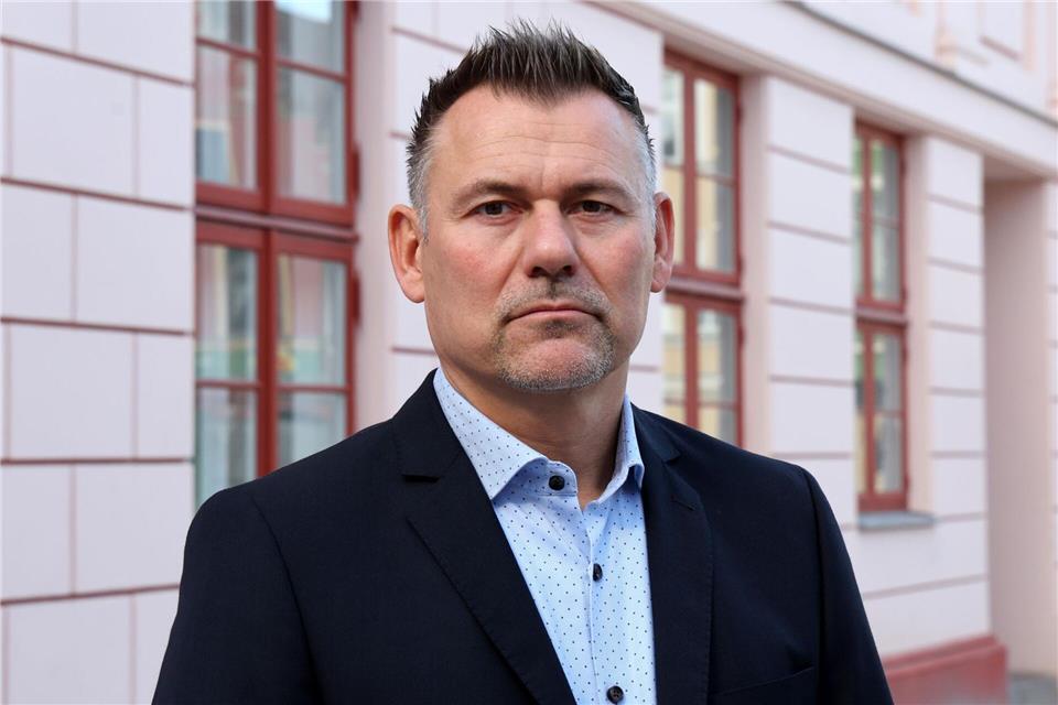 Güstrows Bürgermeister Sascha Zimmermann verlässt wegen des aus seiner Sicht verfehlten Krisenmanagements der FDP-Landesspitze die Partei. Auch der Stadtpräsident von Waren an der Müritz, Toralf Schnur, hat seinen Austritt erklärt. (Archivbild)Bernd Wüstneck/dpa