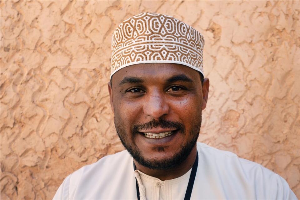 Guide Mohammed Khalfan Al Riyami kennt sich in der Gegend aus. Andreas Drouve/dpa-tmn