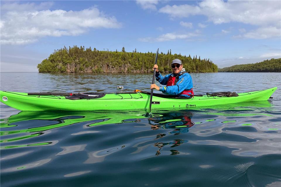 Guide Zack Kruzins: Er hält Kajaks für ideal, um rund um Thunder Bay Natur und Wildnis zu erkunden.Christoph Jänsch/dpa-tmn