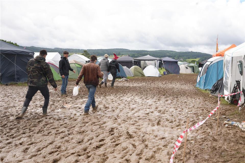 Gummistiefel waren auf vielen Campingplätzen hilfreich.Thomas Frey/dpa