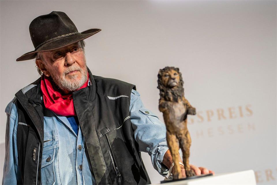 Gunter Demnig ist Gründer der Aktion Stolpersteine und Träger des Verfassungspreises des Landes Hessen 2026.Andreas Arnold/dpa