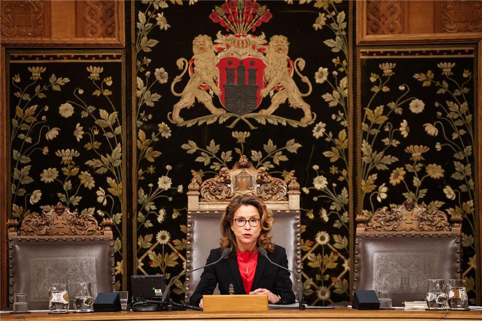 Gut 45 Prozent der Abgeordneten in der Hamburgischen Bürgerschaft sind weiblich, doch Parlamentspräsidentin Carola Veit sieht weiterhin ein Ungleichgewicht zwischen Männern und Frauen. (Archivbild)Christian Charisius/dpa