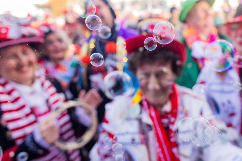 Gut abgesichert durch die fünfte Jahreszeit: Versicherungen bieten Schutz bei Sach- und Personenschäden und können teure Folgen von Unfällen abfedern.Rolf Vennenbernd/dpa/dpa-tmn
