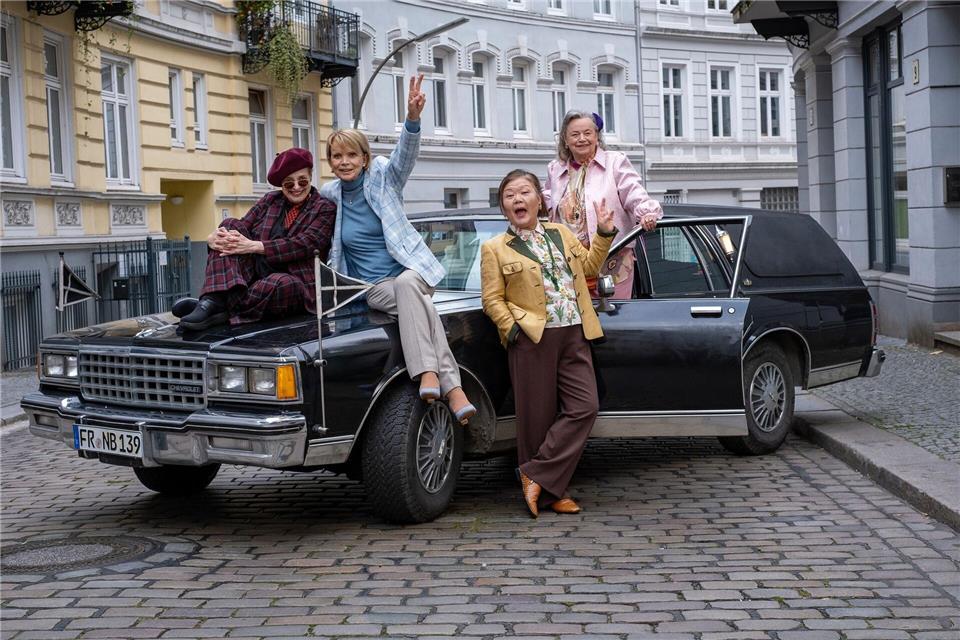 Gut gelaunt und mit einer Mission: Katharina Thalbach, Uschi Glas, Soogi Kang und Ursula Werner als Rentnerinnen-Quartett.Manju Sawhney/SWR/wüste medien/dpa