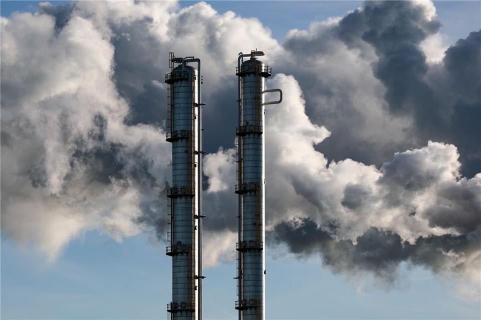 Gut jedes zweite der 100 umsatzstärksten Unternehmen in Deutschland machte von Januar bis September weniger Gewinn. (Symbolbild)Jan Woitas/dpa