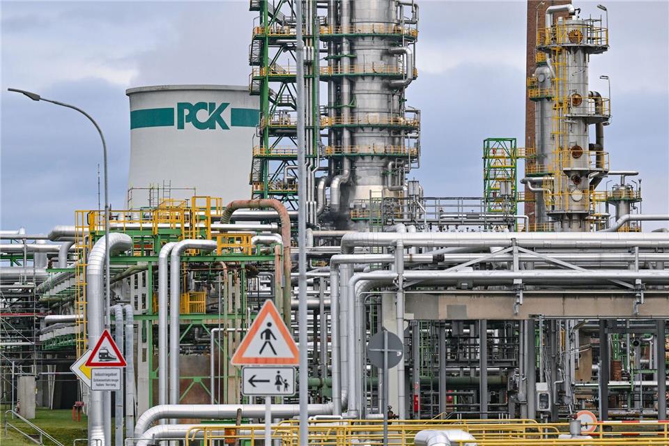 Gute Nachrichten für die Beschäftigten der PCK-Raffinerie in Schwedt. (Archivbild)Patrick Pleul/dpa