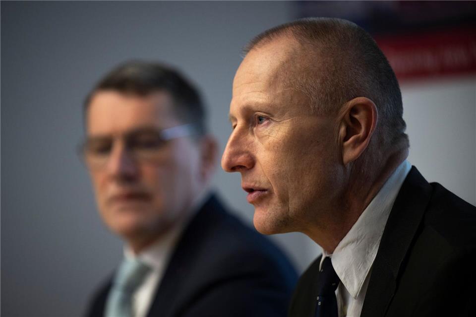 Gute Zahlen für den Rostocker Überseehafen konnten die Geschäftsführung von Rostock Port vermelden. Philip Dulian/dpa