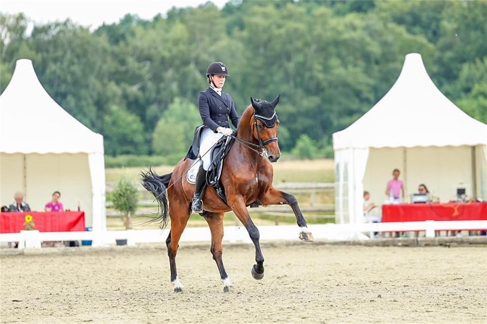 Guter neunter Platz bei den Westfalenmeisterschaften: Luisa Gatzke vom ZRFV Heiden mit Charming.