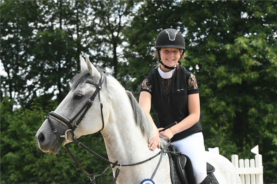 Guter vierter Platz im M**-Springen und Starterin im S*-Springen mit Stechen: Hanna Schultewolter vom RV Velen mit Cresbo.