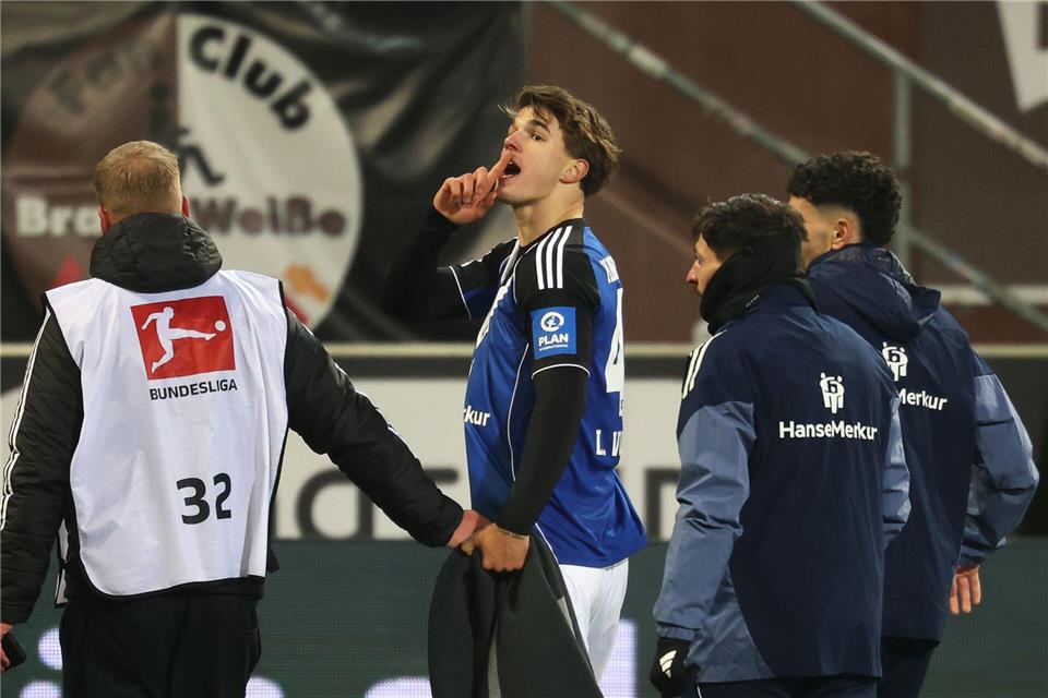 HSV-Abwehrchef Luka Vuskovic war nicht gut auf die Fans des FC St. Pauli zu sprechen.Christian Charisius/dpa