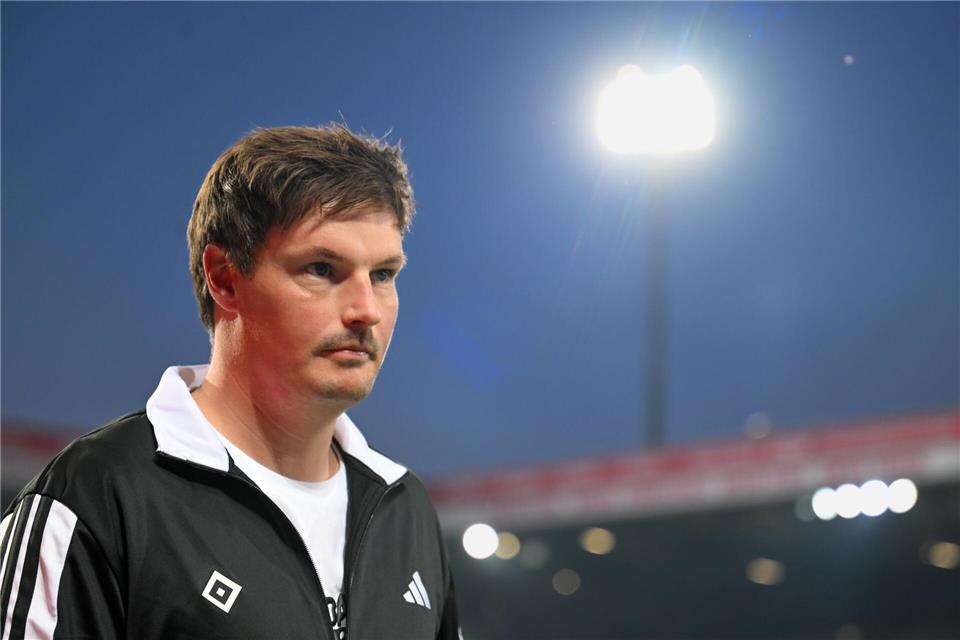 Rot und raus: HSV vorerst ohne neuen Star Vieira HSV-Coach Polzin hofft auf milde DFB-Richter.Soeren Stache/dpa