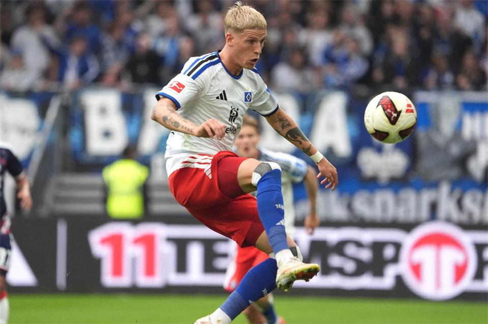 HSV-Sorgenfall: der verletzte Albert Grönbæk. (Archivbild) Marcus Brandt/dpa