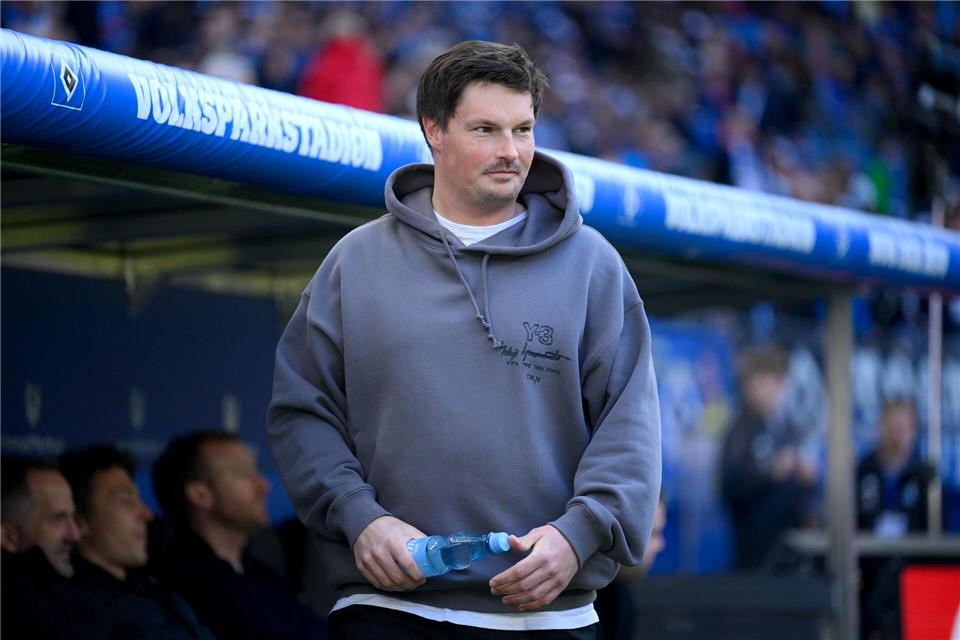 HSV-Trainer Merlin Polzin überraschte mit der Aufstellung von Robert Glatzel und durfte sich bestätigt fühlen. Gregor Fischer/dpa