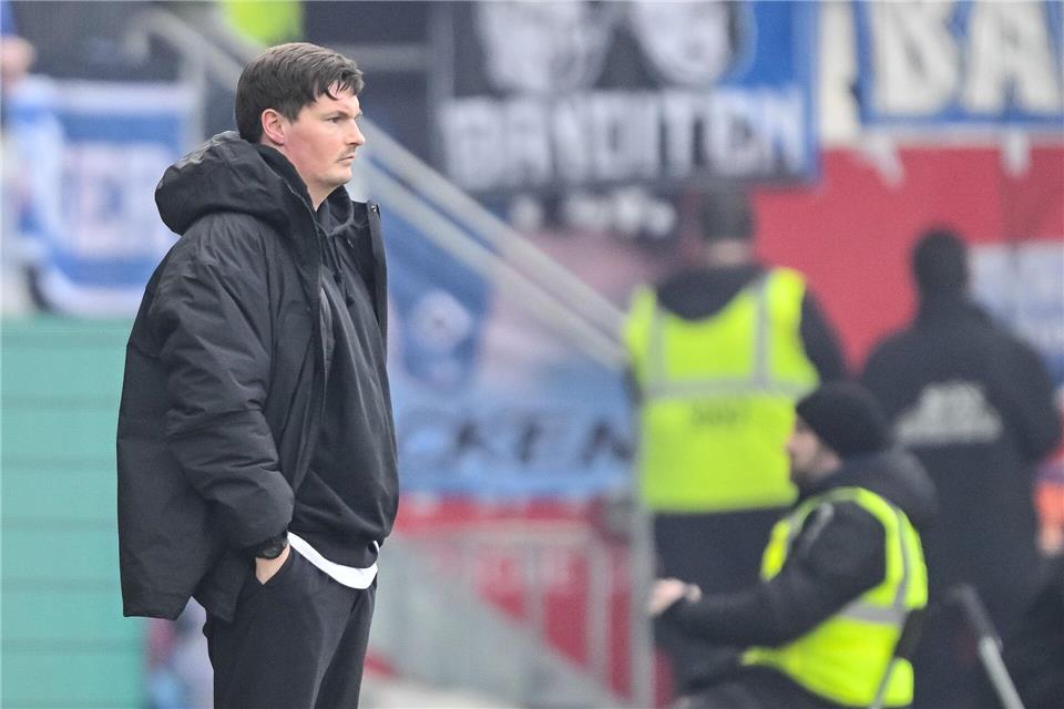 HSV-Trainer Polzin sah eine ordentiche erste Halbzeit seiner Mannschaft.Harry Langer/dpa