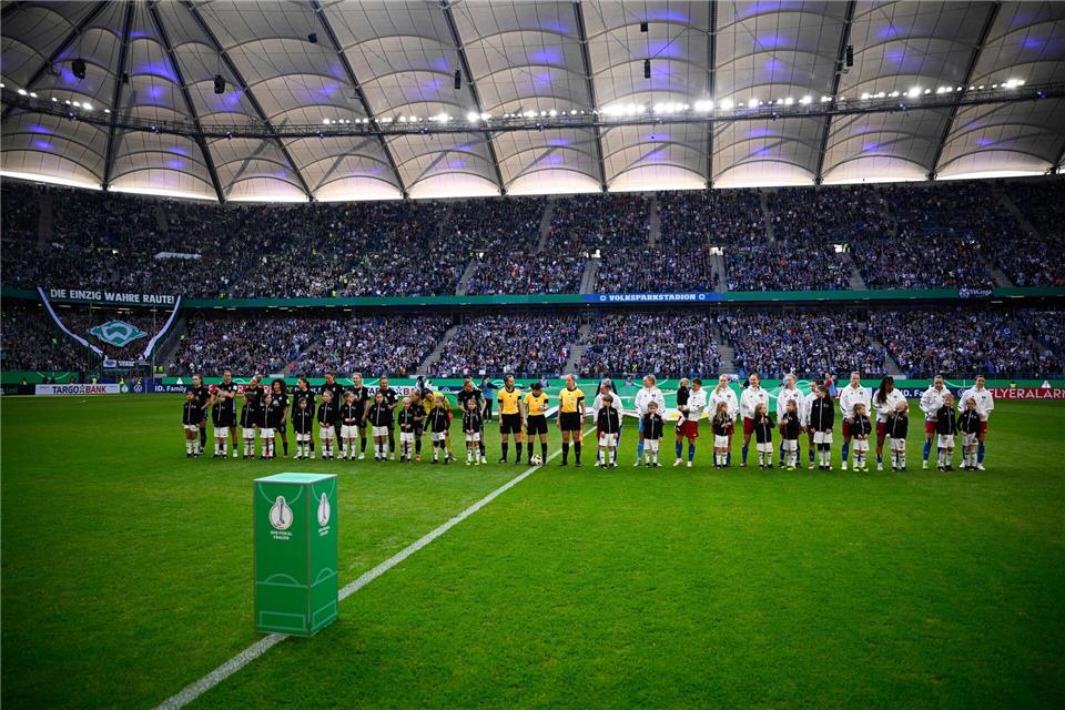 Neue Saison der Frauen-Bundesliga beginnt mit Nordduell HSV gegen Werder - dieses Nordderby gibt es in der nächsten Saison auch in der Frauen-Bundesliga.Gregor Fischer/dpa