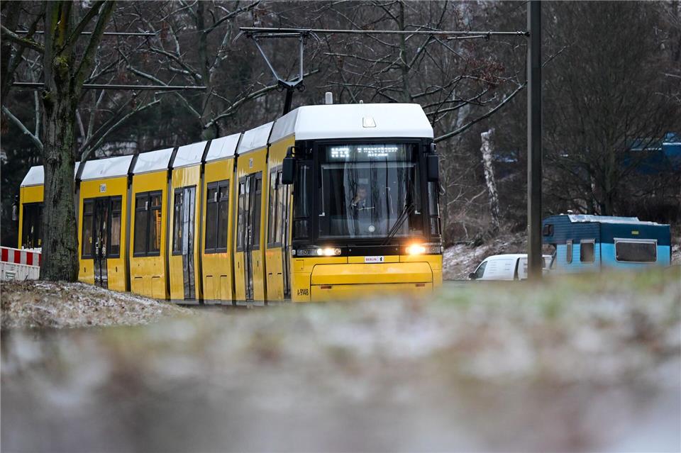 Haben Verdi und die BVG im Tarifstreit eine Lösung gefunden? Beide Seiten wollen im Laufe des Tages über die Gespräche in ihren Gremien informieren. (Archivbild)Sebastian Gollnow/dpa
