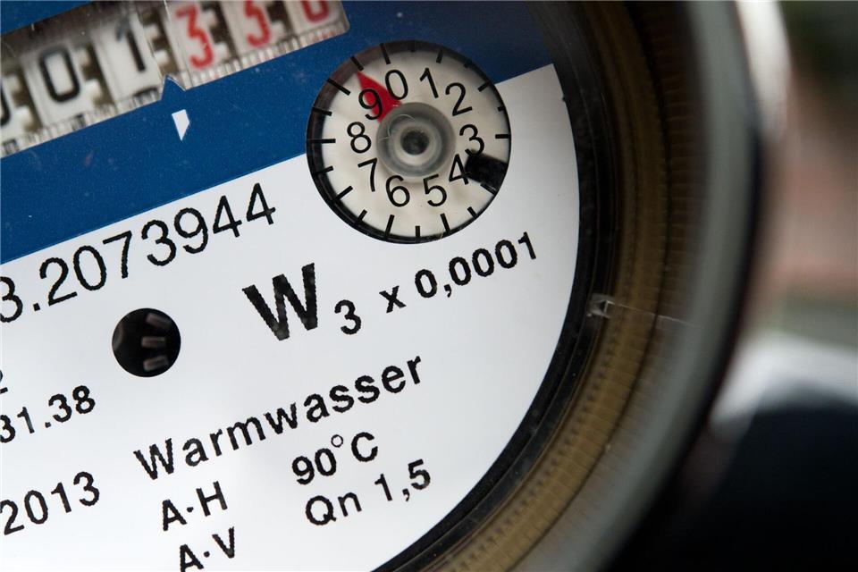 Haben bald ausgedient: Die alten Messgeräte, für die bislang einmal im Jahr der Ablesedienst kommen musste, müssen bis Ende des Jahres fernablesbar sein. Andrea Warnecke/dpa-tmn