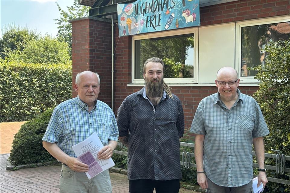 Haben das Projekt vorgestellt (v. l.): Klaus Kriebel, Eine-Welt-Initiative, der Erler Jugendleiter Daniel Bankstahl und Klaus Grömping, Kolpingsfamilie Erle.