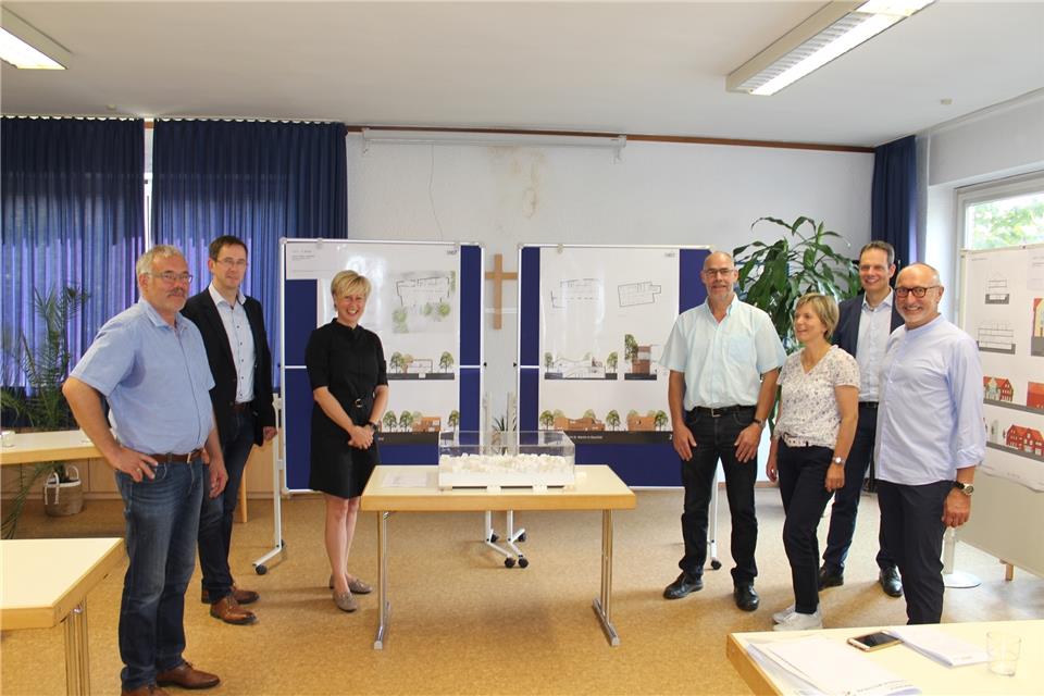 Haben die Ergebnisse vorgestellt (v. l.): Michael Balster, Thomas Vestrick, Sandra Trelle, Heinz Nienhaus, Beate Sonntag, Bürgermeister Andreas grotendorst und Christoph Ellermann.