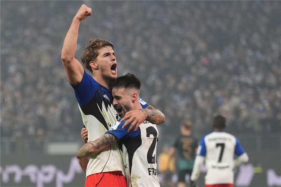 Haben großen Anteil am Klassenerhalt des HSV: Luka Vuskovic (l,) und Fábio Vieira. (Archivbild)Marcus Brandt/dpa