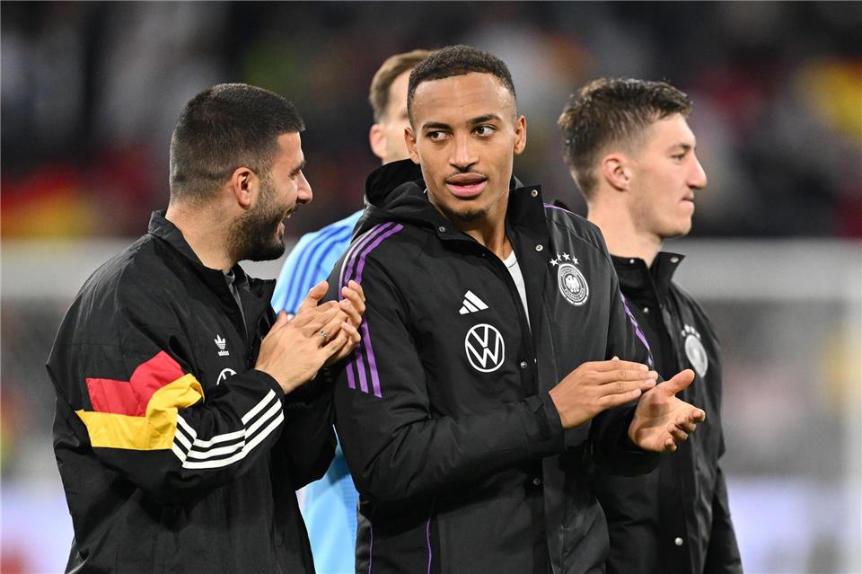 Haben guten Chancen auf die WM-Teilnahme 2026: Die VfB-Profis Undav (l), Leweling (M) und Stiller.Sven Hoppe/dpa