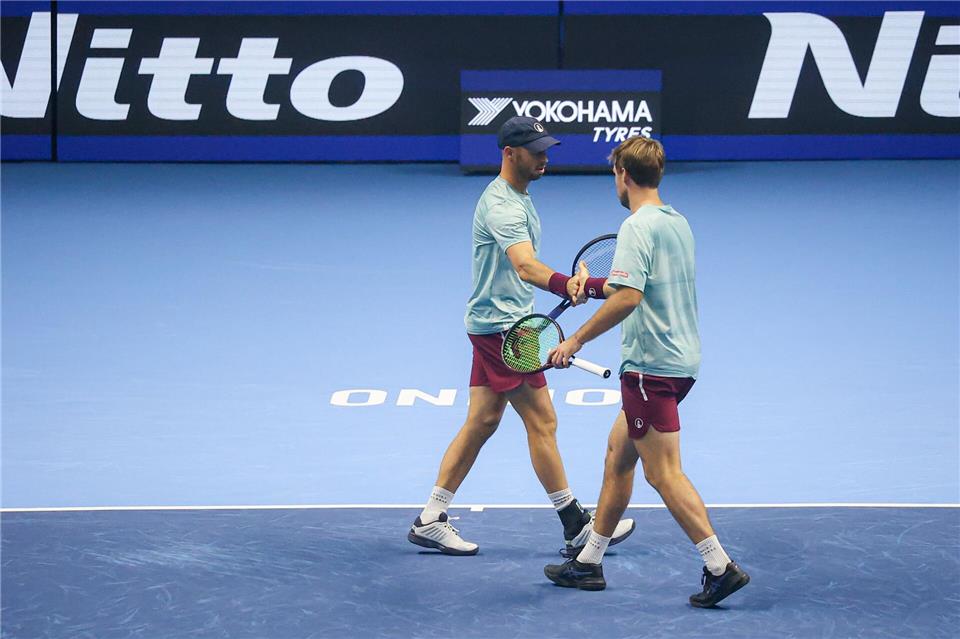 Haben keine Chance mehr aufs Halbfinale bei den ATP Finals: Kevin Krawietz (r) und Tim PützRoberta Corradin/LiveMedia-IPA/ZUMA Press Wire/dpa