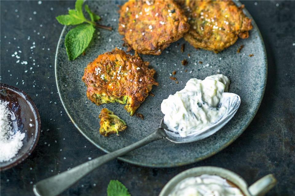 Hackfleisch kann bei diesen Linsentalern im griechischen Style teilweise oder auch ganz ersetzt werden.Wolfgang Schardt/Gräfe und Unzer/dpa-tmn