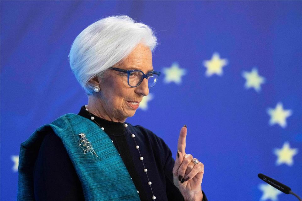 Hält die Notenbank seit Monaten auf unverändertem Kurs: EZB-Präsidentin Christine Lagarde.Boris Roessler/dpa