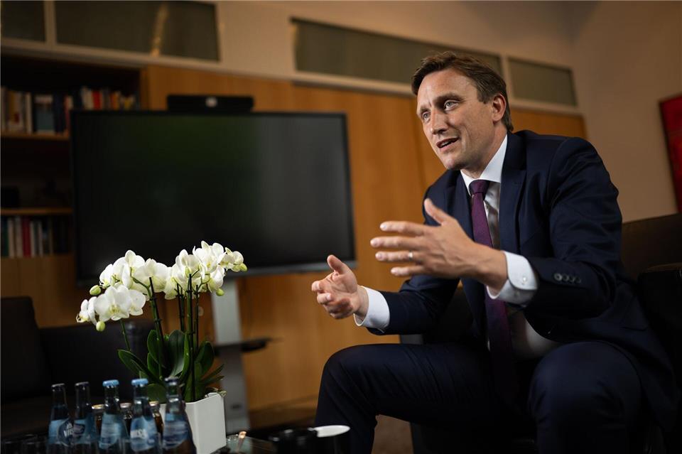 Hält die Schulpolitik der rot-grünen Landesregierung für mangelhaft: CDU-Fraktionschef Sebastian Lechner.Julian Stratenschulte/dpa
