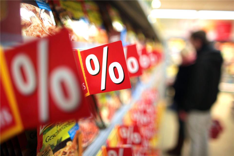 Händler dürfen nicht mit sogenannten Lockangeboten werben, die nicht oder nur in völlig unzureichender Menge verfügbar sind.picture alliance/dpa