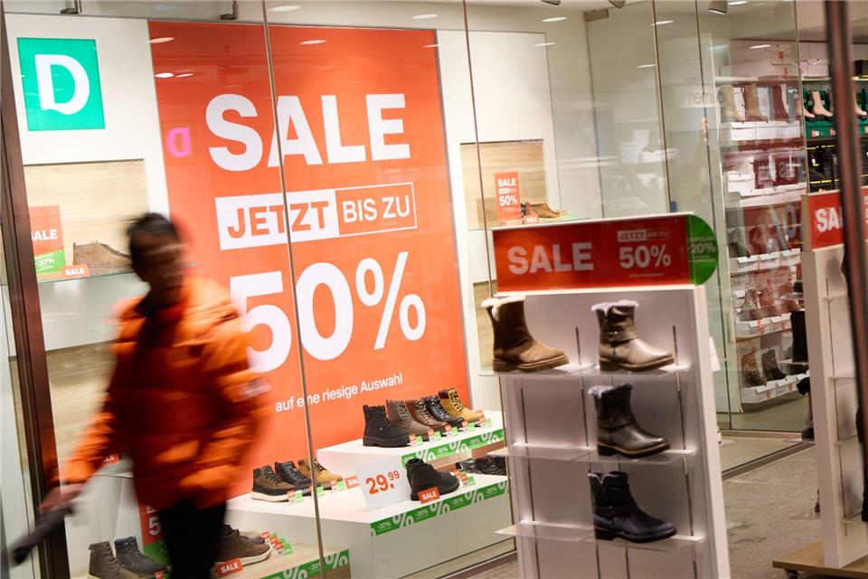 Händler werben derzeit besonders häufig mit Preisnachlässen.Georg Wendt/dpa
