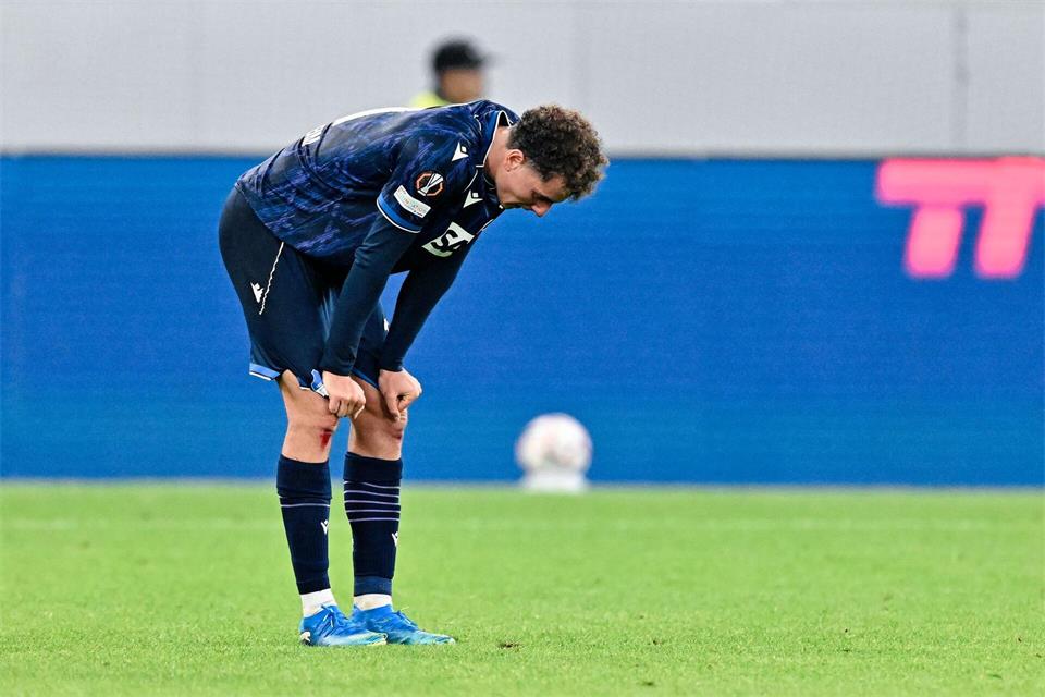 Hängende Köpfe bei Stürmer Fisnik Asllani und der TSG Hoffenheim.Uwe Anspach/dpa