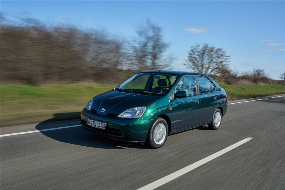 Hässliches Entlein und Elektro-Pionier: Ob man das Design des Toyota Prius nun mag, bleibt Geschmacksache. Seine Vorreiterrolle in Sachen Elektromobilität ist aber unbestritten. (Archivbild)Toyota/dpa-tmn
