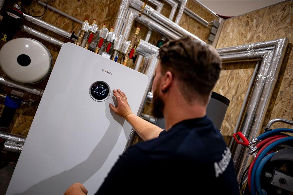 Häufig werden sich Eigentümer für eine Wärmepumpe entscheiden, glaubt Wirtschaftsministerin Reiche. (Illustration)picture alliance/dpa