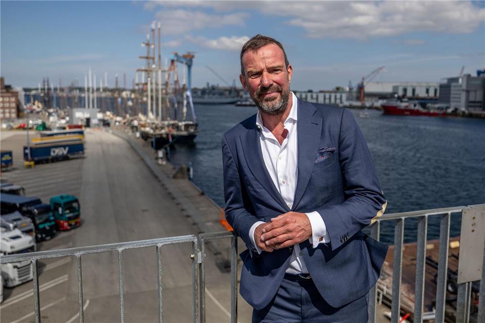 Hafenchef Dirk Claus ist zufrieden. (Archivbild)Axel Heimken/dpa