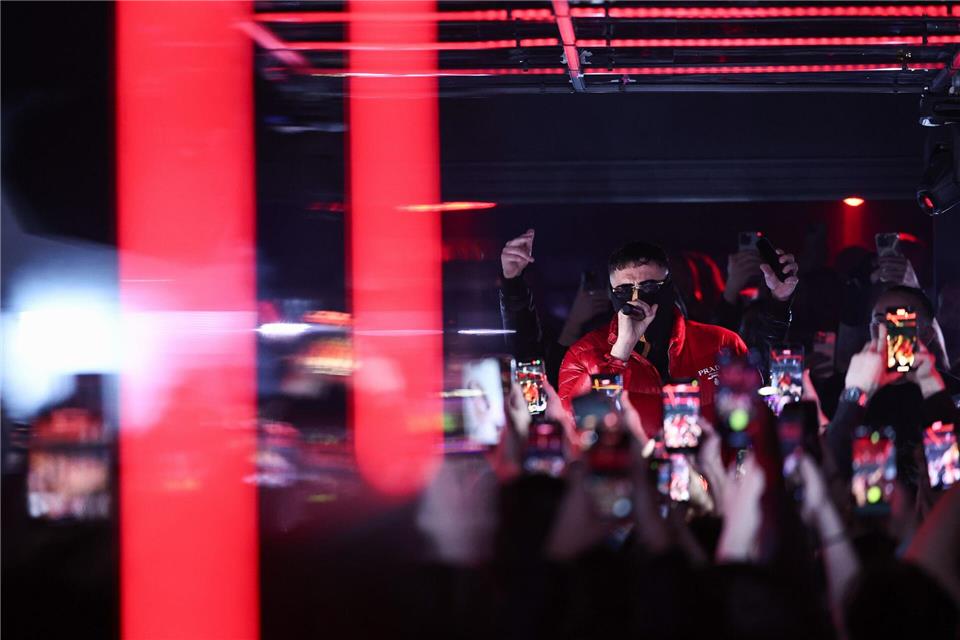 Haftbefehl steht nach Erscheinen seiner Netflix-Doku wieder auf der Bühne.Hannes P. Albert/dpa