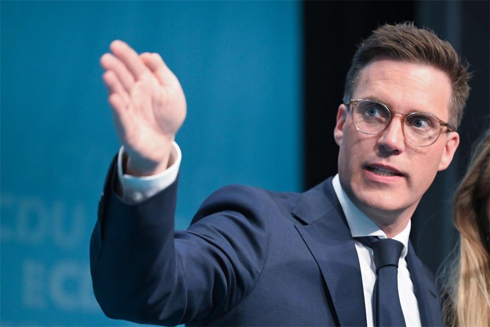 Hagel stoppt automatische Übermittlung von Geschlechtseinträgen. (Archivbild)Bernd Weißbrod/dpa