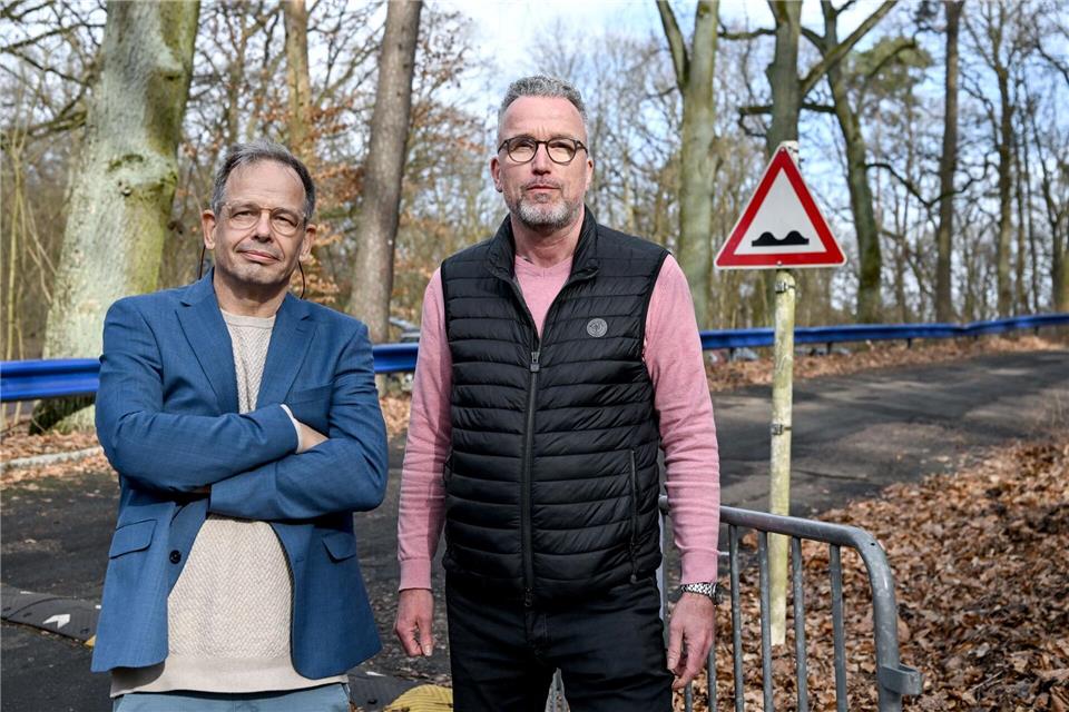 Hajo Seppelt und Jörg Mebus (r) wurde für die Pressekonferenz im Müggelturm nicht zugelassen (Archivbild)Britta Pedersen/dpa