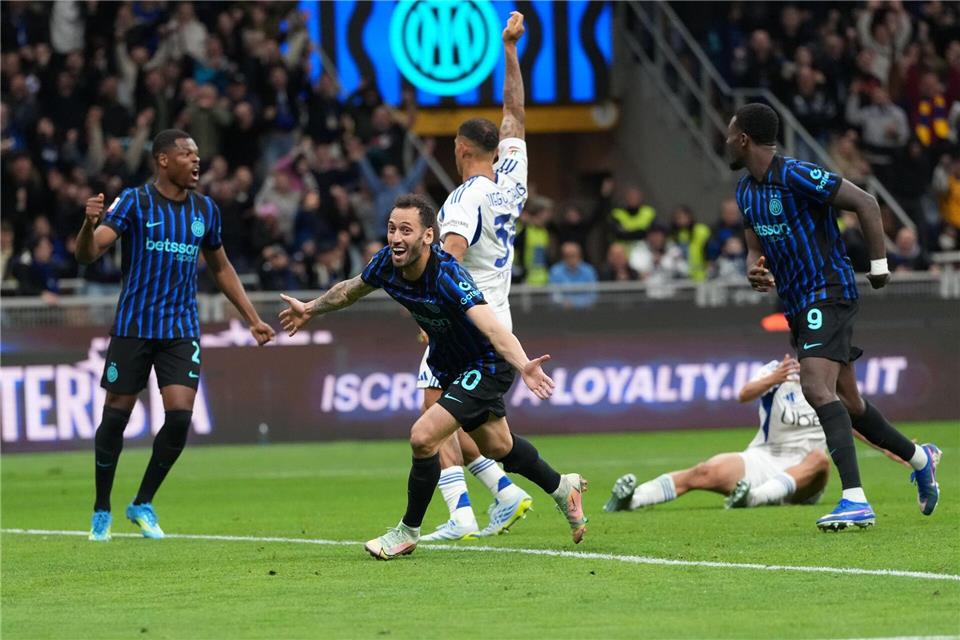 Hakan Calhanoglu war für Inter Mailand der Matchwinner gegen den AC Como.Luca Bruno/AP/dpa